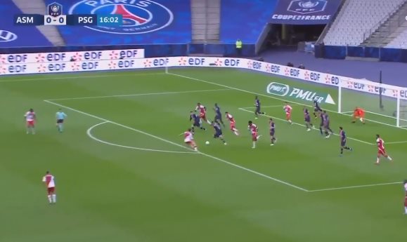 Vídeo: O sensacional lance de Mbappé! Craque do PSG meteu 8 jogadores do Mónaco a correr atrás de si