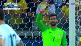 Alisson Becker foi à área contrária aos 94′ para marcar o cabeceamento da vitória! (VIDEO)