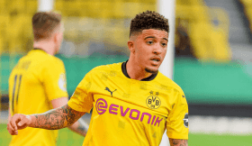 Vídeo: Jadon Sancho tomba adversário sem tocar na bola