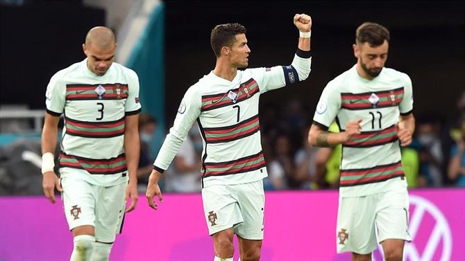 Vídeo: Que chocolate da seleção nacional! Foram 33 passes seguidos antes de Ronaldo fazer o 3-0