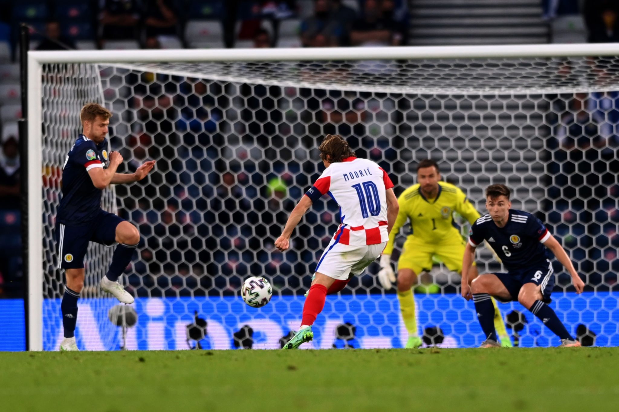 VÍDEO: O golaço de Modric que ajudou a apurar a Croácia