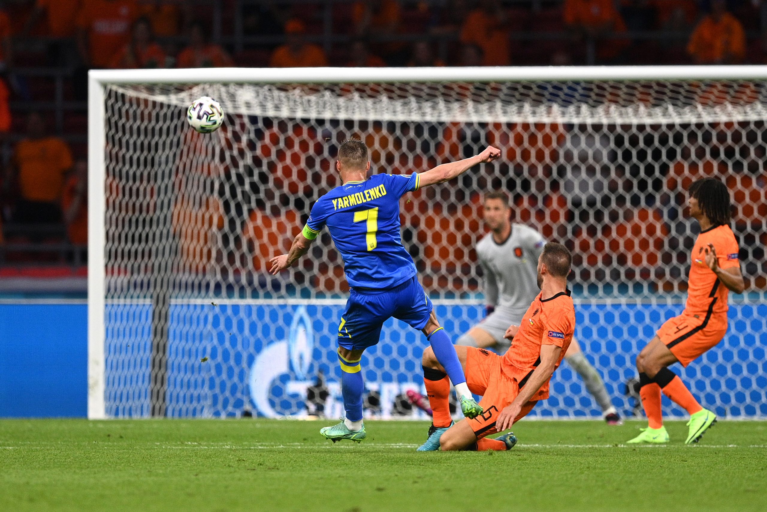 Vídeo: O sensacional golo de Yarmolenko frente à Holanda