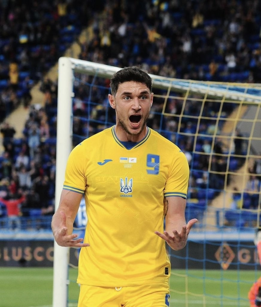 Vídeo: Que hino ao futebol! Este golo da Ucrânia é para ver e rever