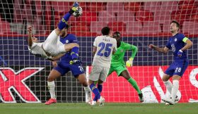 Vídeo: Golo de Taremi eleito o melhor da época para a UEFA