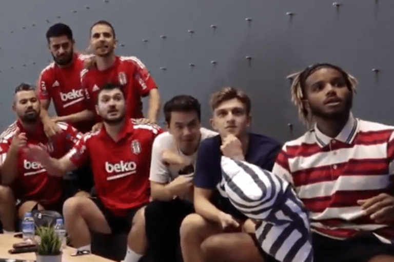 Vídeo: A curiosa reação de Rosier quando viu que o Besiktas ficou no grupo do Sporting