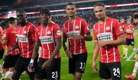 Vídeo: PSV esmaga Ajax na Supertaça com Madueke em destaque