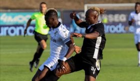 VÍDEO: Saviour Godwin fez a vida negra a Sacko na Taça da Liga