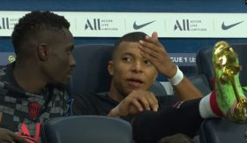 Mbappé furioso com Neymar: «Não me passa a bola…»