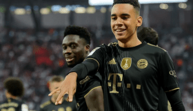 Vídeo: À atenção do Benfica! Craque de 18 anos brilha na goleada do Bayern