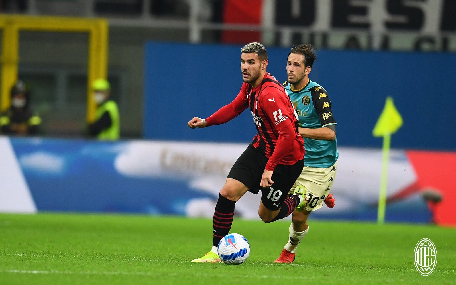 Vídeo: À atenção do FC Porto! Theo Hernández marca e assiste no triunfo do Milan