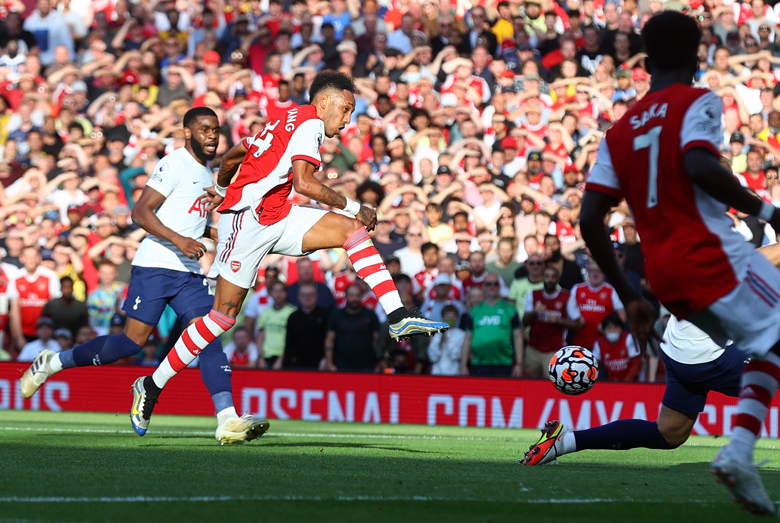 Vídeo: Começou no guarda-redes e só terminou em Aubameyang. A facilidade com que o Arsenal marcou ao Tottenham