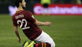 VÍDEO: Mattia Destro marcou um belíssimo golo de garrafa na mão