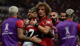 Vídeo: O sensacional ‘duplo corte’ de David Luiz na estreia pelo Flamengo