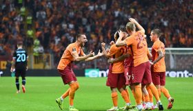 Vídeo: O surreal autogolo no Galatasaray-Lazio