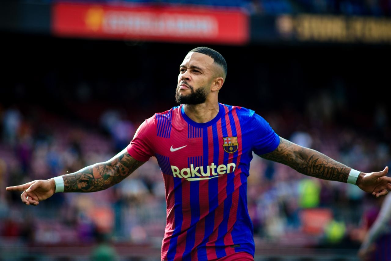 Vídeo: Fati (golaço) e Depay (penálti incrível) dão triunfo ao Barcelona