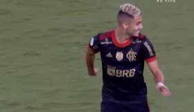 Vídeo: O primeiro golo de livre do Flamengo em 1221 dias… e que obra de arte