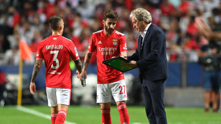 A peculiar conta de Jorge Jesus depois da derrota contra o Bayern: «Se pontuarmos em Camp Nou saímos com vantagem em relação ao Barcelona»