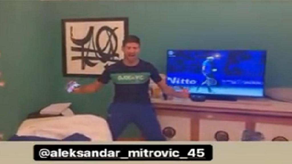 Vídeo: A euforia de Djokovic com a passagem da Sérvia