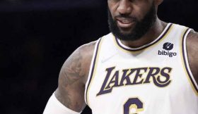 Vídeo: Lakers, mesmo com o regresso de LeBron, sem força para Tatum