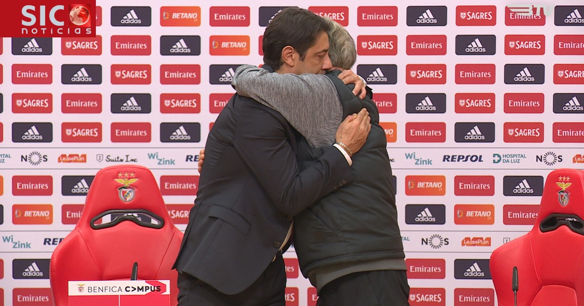 Vídeo: Duas declarações e um abraço. O adeus de Jorge Jesus ao Benfica