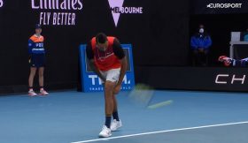 Vídeo: Kyrgios volta a fazer das suas