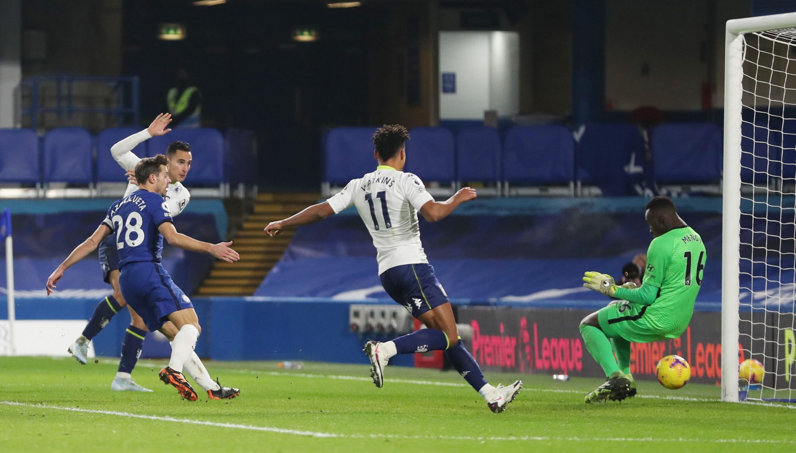 Vídeo: O golo que agravou a crise do Chelsea