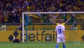 Vídeo: O golaço de Coutinho na goleada do Brasil