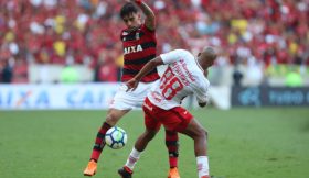 Vídeo: Que técnica! Lucas Paquetá humilha adversário