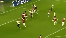 Vídeo: Giroud resolve em Nápoles e AC Milan isola-se na liderança