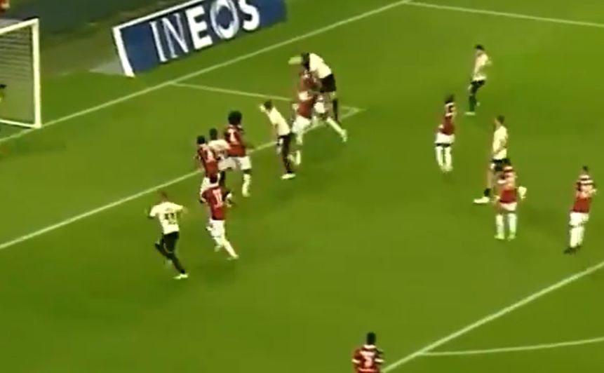 Vídeo: Giroud resolve em Nápoles e AC Milan isola-se na liderança